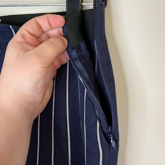 GAP Women Navy Blue Pin Striped Crop Flare Pants- Women 6 - Picture 6 of 8